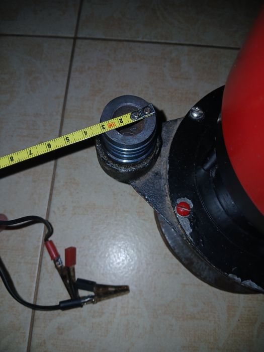 Насос для воды на 12 вольт бытовой.