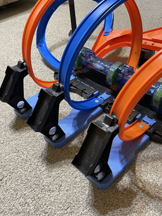 Трек Хот Вілс Corkscrew Crash Track