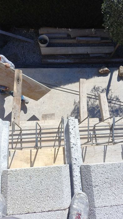 Faço  trabalhos renovação de casa e limpeza de terrenos