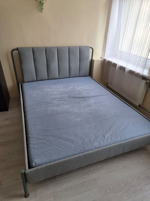 Meble, łóżka, szafy, stoły, biurka i krzesła