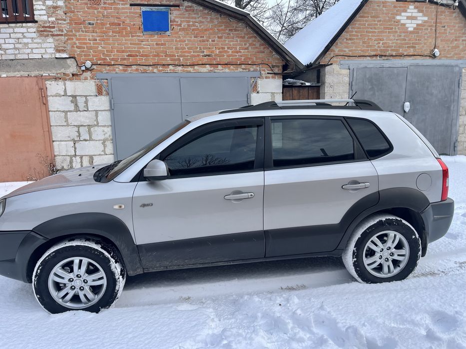 HYUNDAI Tucson 4*4. 2.0бензин! 2006год.