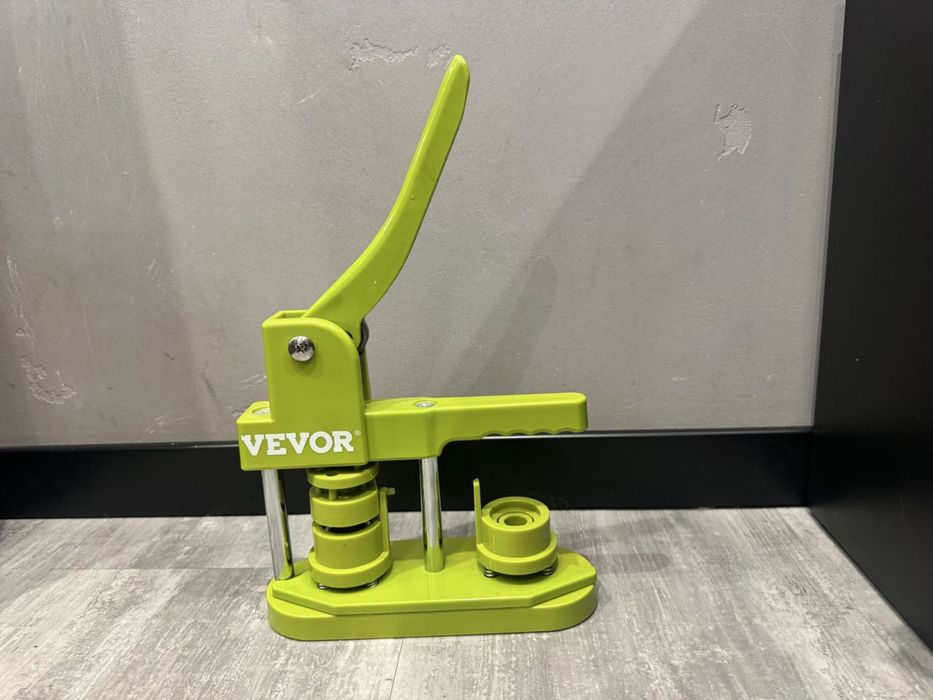 Продам станок для значків