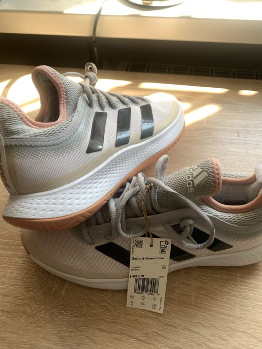 Продам нові оригінальні кросівки