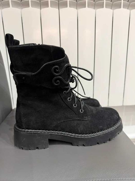 Buty zimowe botki damskie workery zamszowe z szerokim pasem wiązane 41