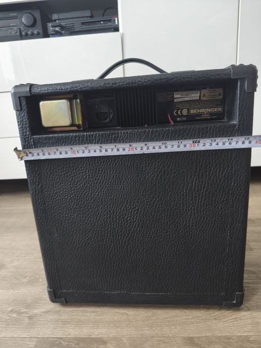 Behringer Ultrabass BX300 piec basowy 30W bardzo dobry stan
