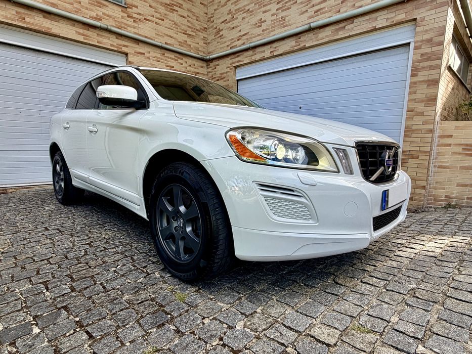 VOLVO XC 60 W4D R- DESIGN automatico