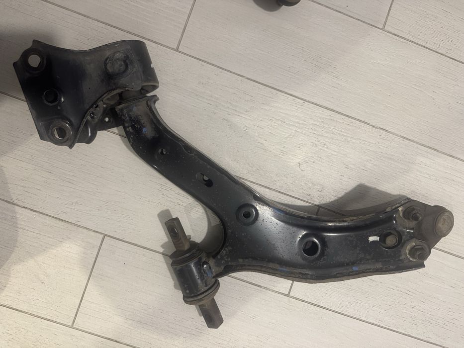 Ричаги правий та лівий передній Honda Cr-v RM3 2016 року