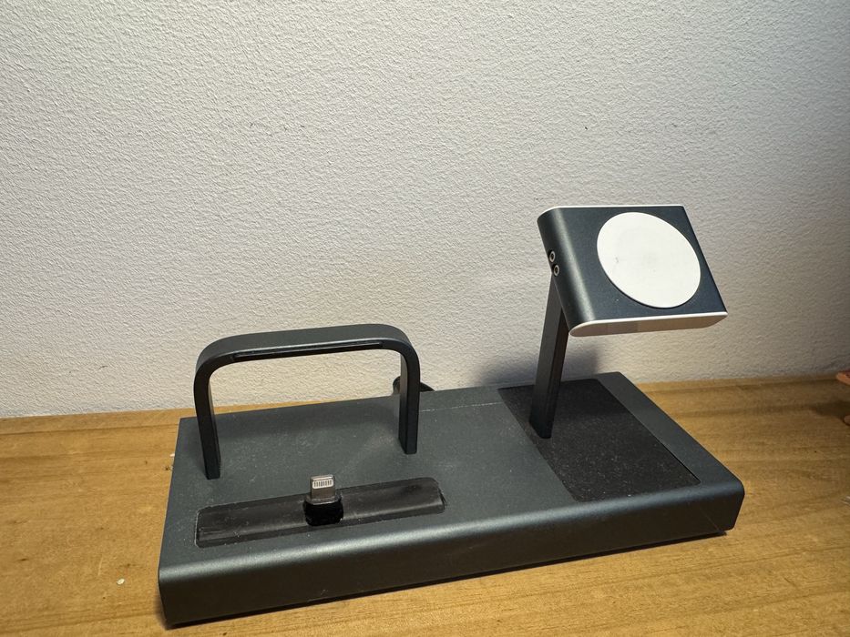 Stacja ładująca Nomad Base Station do iPhone'a i Apple Watch