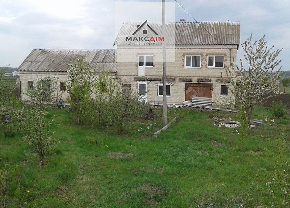 Продам будинок з земельними ділянками
