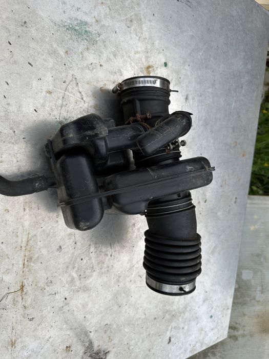 Патрубок повітряного фільтра Nissan Murano 3.5i 24v Z50 Мурано 9Y504