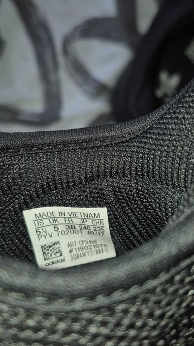 Ténis pretos addidas
