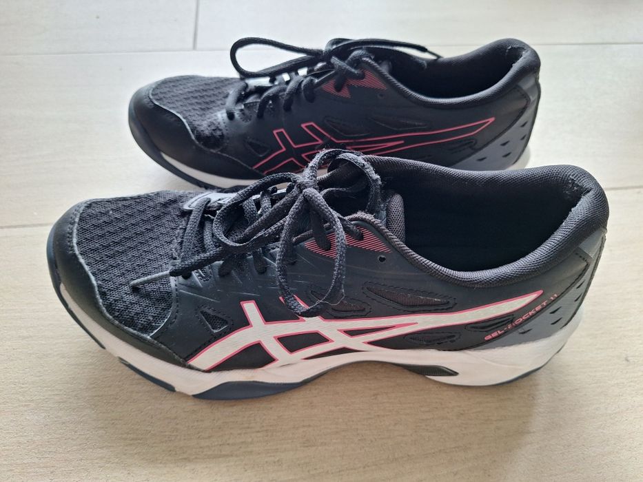 Dziewczęce Buty halowe ASICS 
GEL-ROCKET 11 1072A093-001