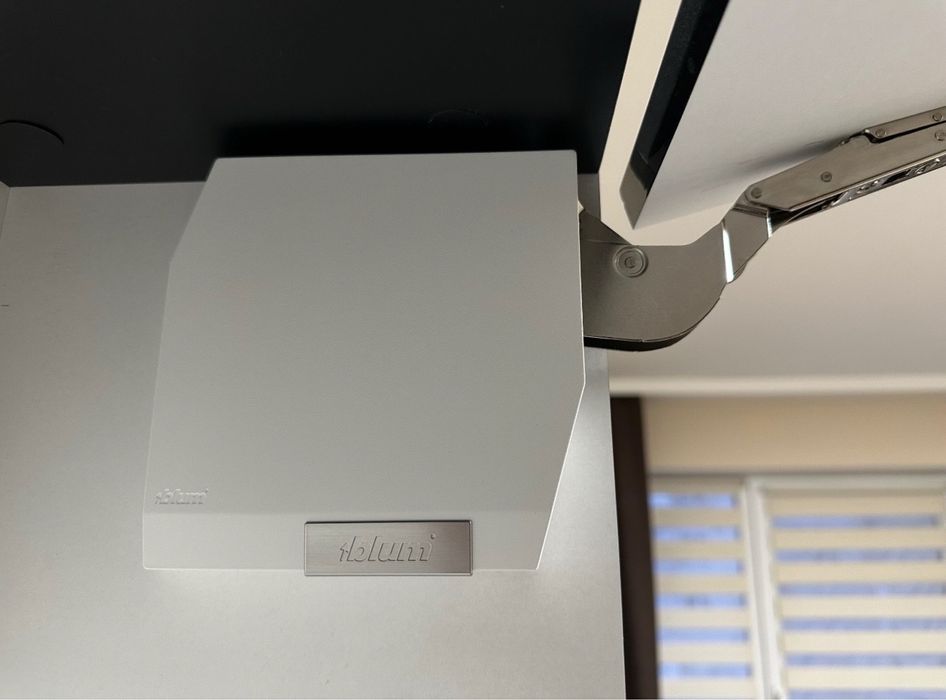 Подвесная стенка в гостиную.