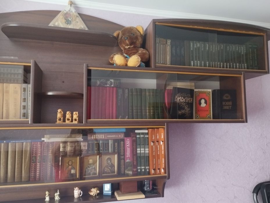 Полички для книг