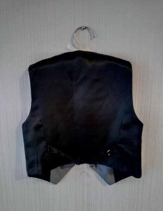 Жилетка мальчику на 2-3 года