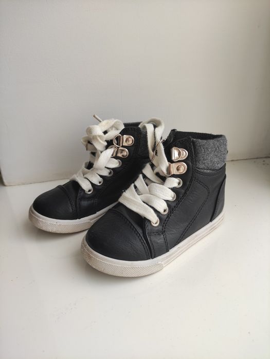 Дитячі черевички