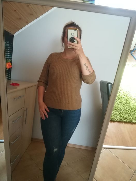 Sweter suwak na plecach