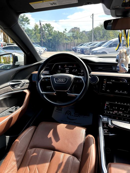 Продам Audi e-tron 2019 рік можлива розстрочка,кредит,обмін!