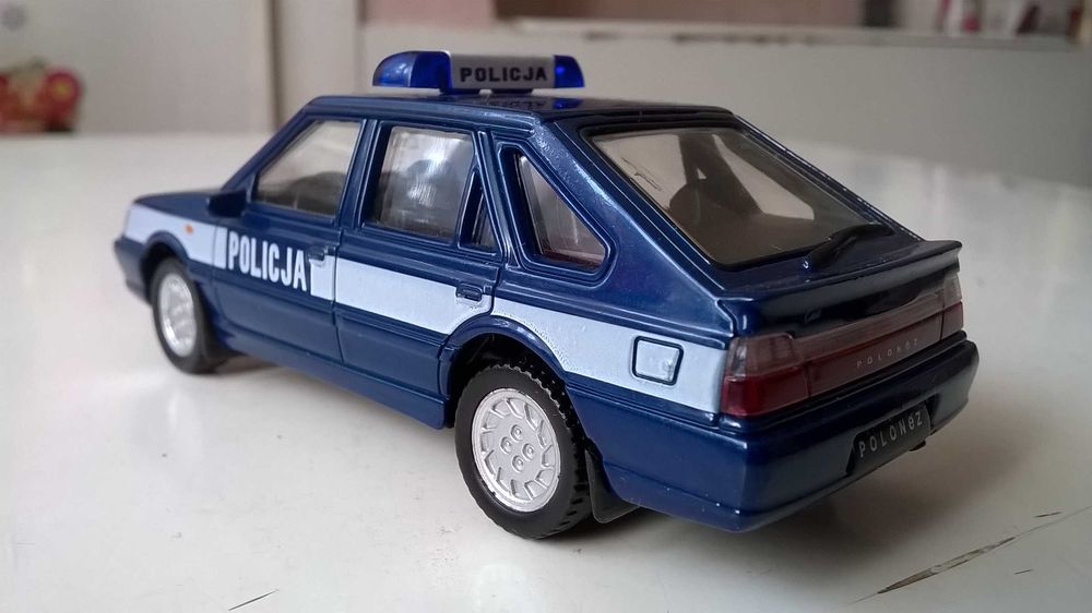 POLONEZ Caro Plus - konwersja POLICJA; skala 1:43; model metal-plastik