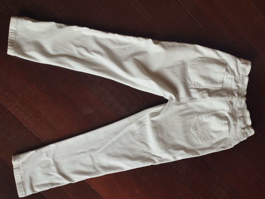 Calças brancas rapariga