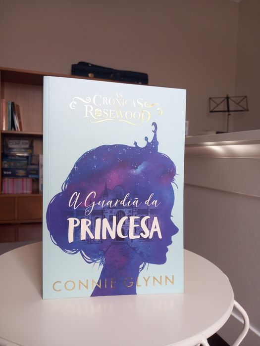 "As Crónicas de Rosewood" | Connie Glynn