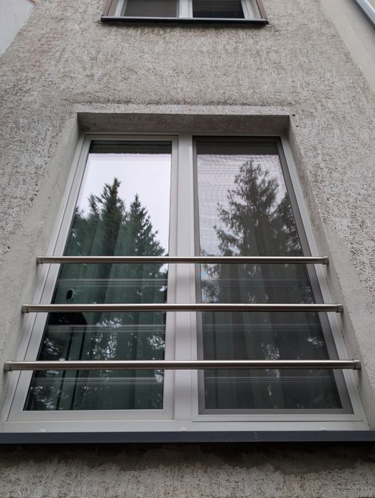 Poręcz balustrada metalowa.