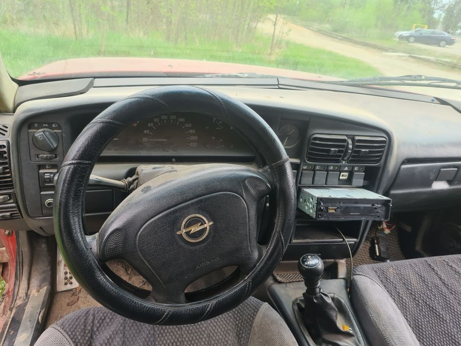 Opel omega a 2.0 по запчастям,  мотор в отличном состоянии ещё на авто