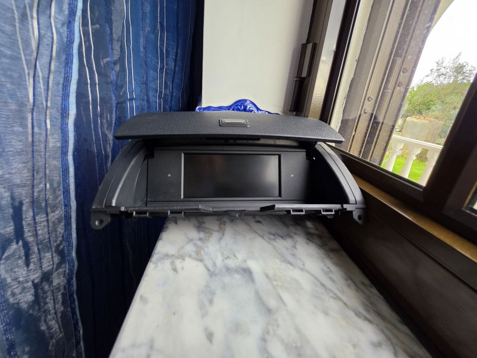 Display Rádio Original W204 - trás de volta a música da tua vida!