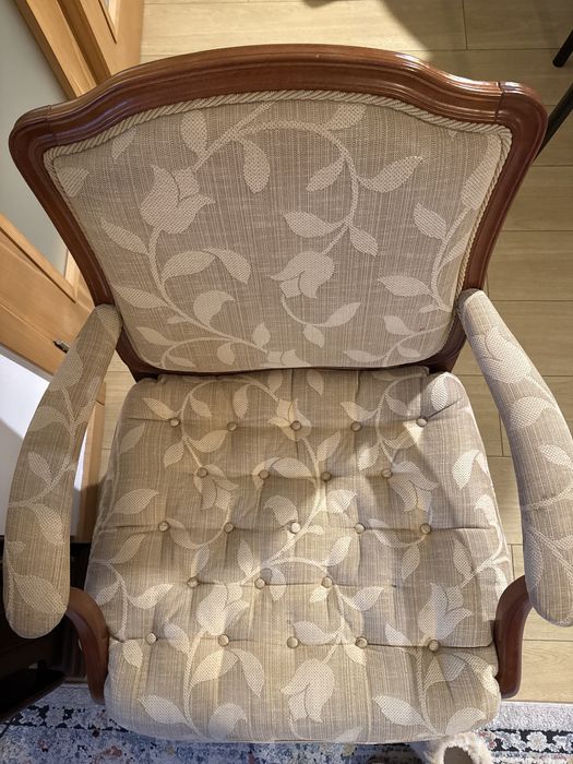 2 cadeirões de madeira