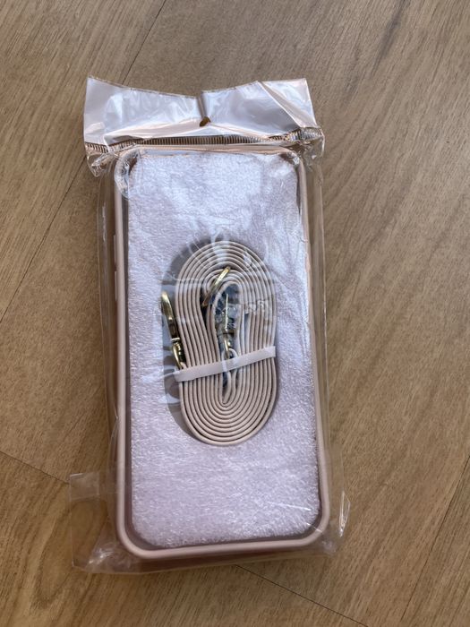 Capa iphone 12 nova com suporte para dedo conforto e cartoes e bolsa tiracolo bege