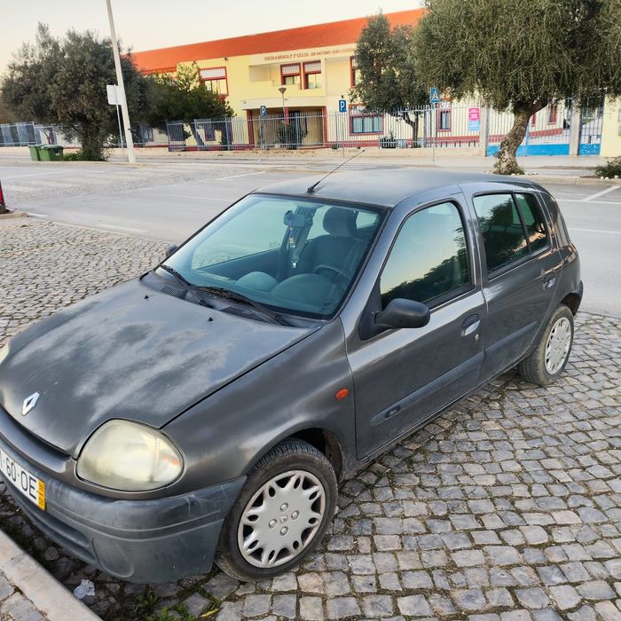 Renault Clio 1.2 RN (Set/1999) - Barato e Económico