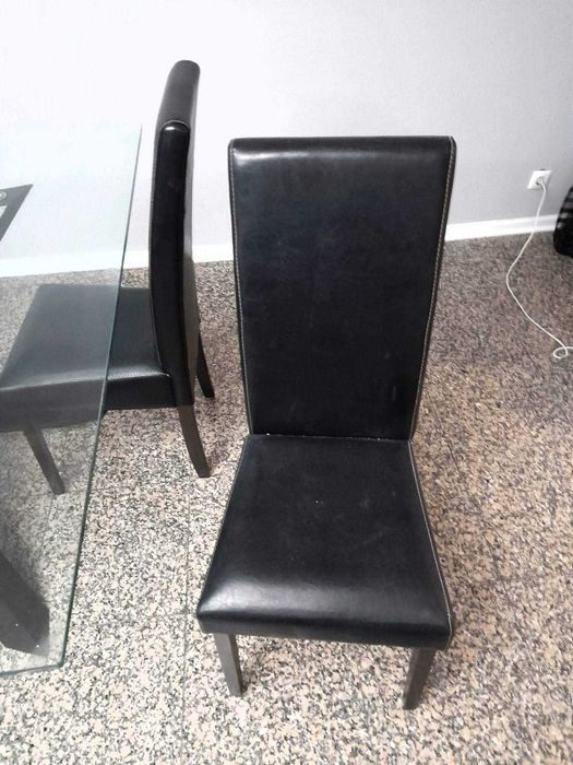 Mesa de sala com 4 cadeiraa