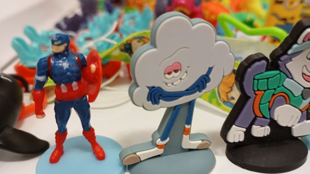 Zestaw figurek Kinder ferrero. Smerf kolekcjonerski Żaba kolekcjonersk