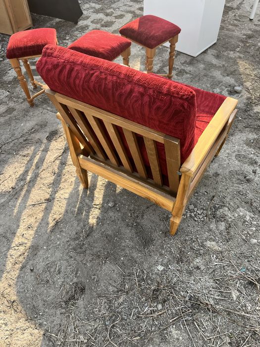 3 stołki plus fotel