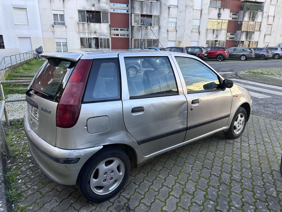 Fiat punto.64988336864001123