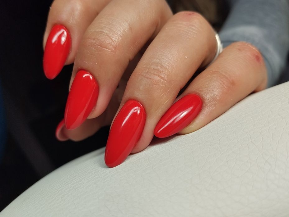 Майстер манікюру та педикюру