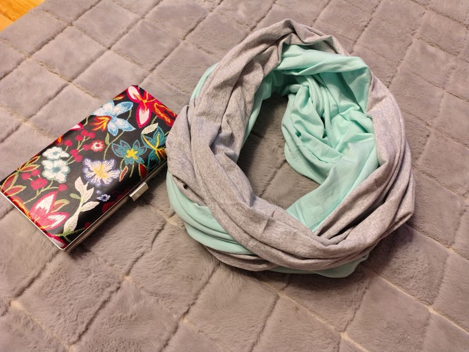 Dwa kominy damskie nowe