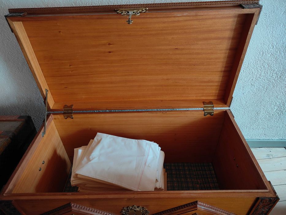 Arca em madeira em bom estado