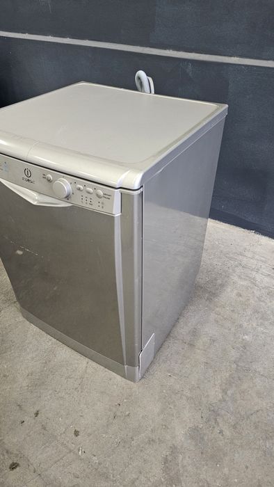 Maquina de lavar loiça INDESIT
