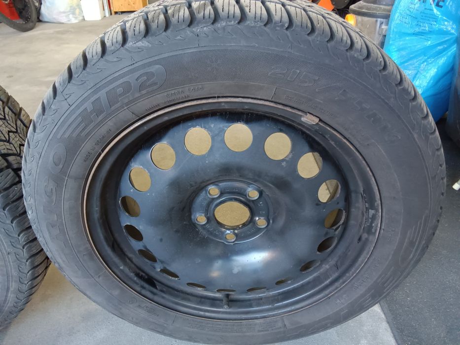 Opony zimowe na felgach stalowych Opel Astra Mokka.