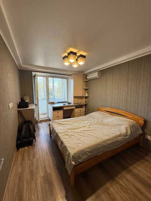 3-кімнатна квартира в самому центрі — 72 м², Свіжий ремонт, Цегла