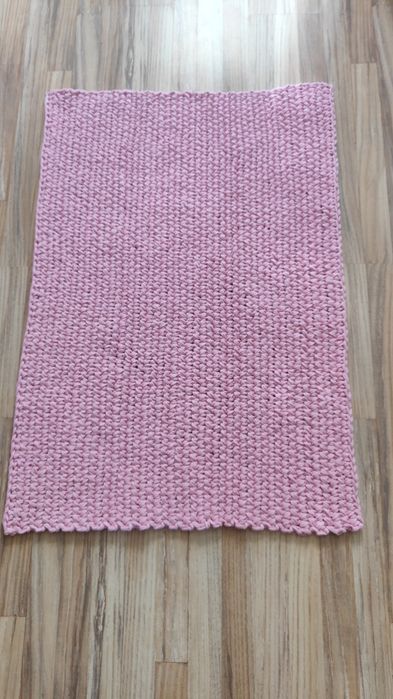Różowy dywanik na szydełku