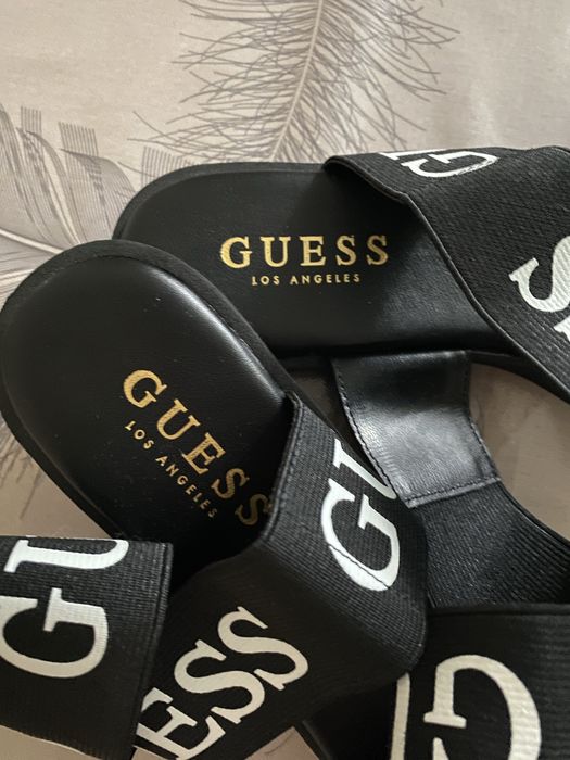 Женские босоножки GUESS