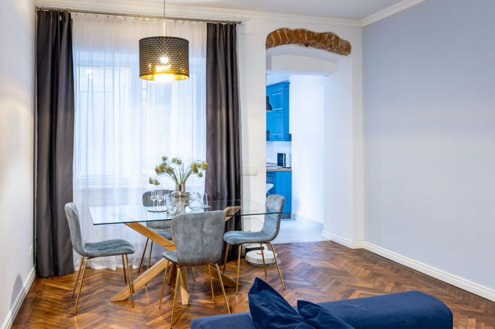 Подобова оренда Львів площа Ринок 28 Romari Apartment