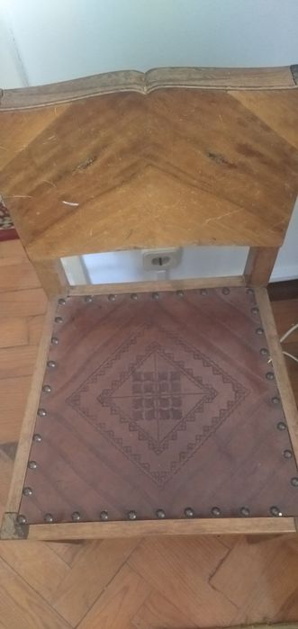 Cadeira estofada rosa velho + conjunto 6 cadeiras antigas em couro