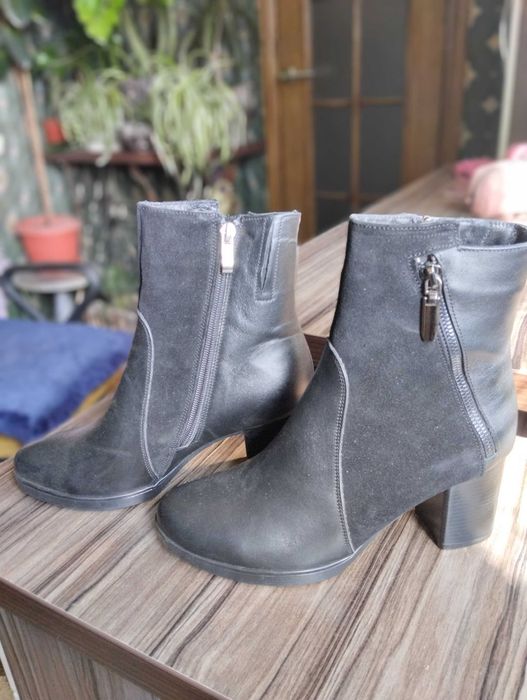 Чоботи жіночі на підборах