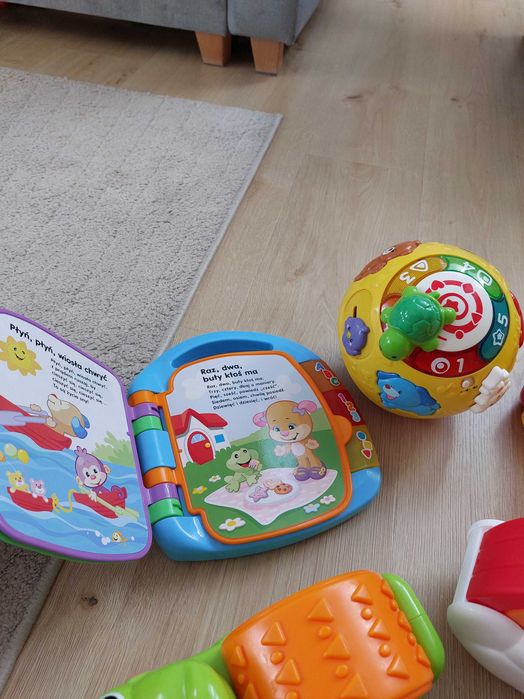Zestaw zabawek dla niemowlaka i starszego dziecka