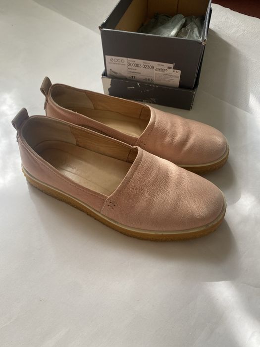 Розовые кожаные слипоны — модель Ecco Crepetray