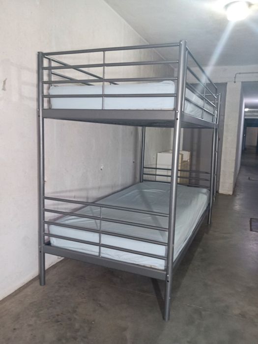 Beliche cama solteiro estrutura metálica resistente, com colchões em e