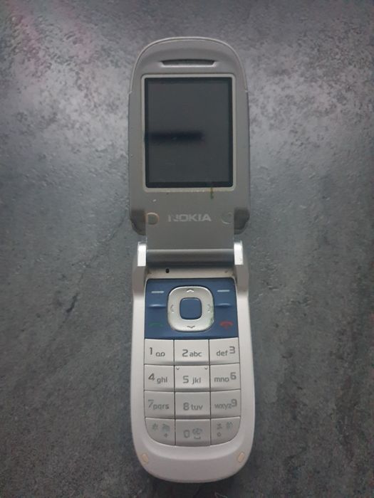 Nokia 2760 z klapką retro telefon komórkowy